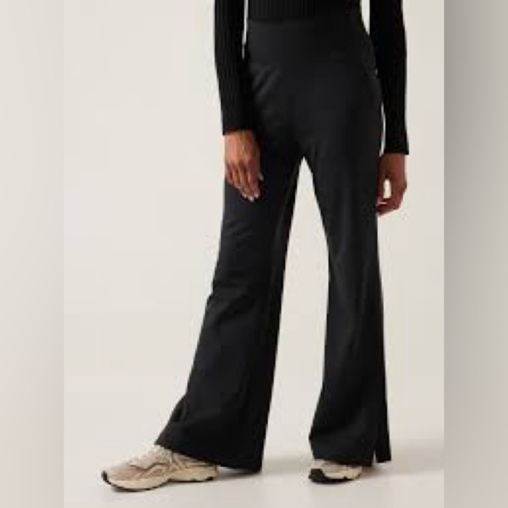 NWT Athleta Size M Venice Flare pant